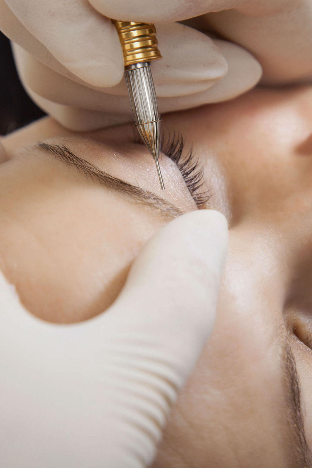 Microblading-Behandlung für natürliche Augenbrauen